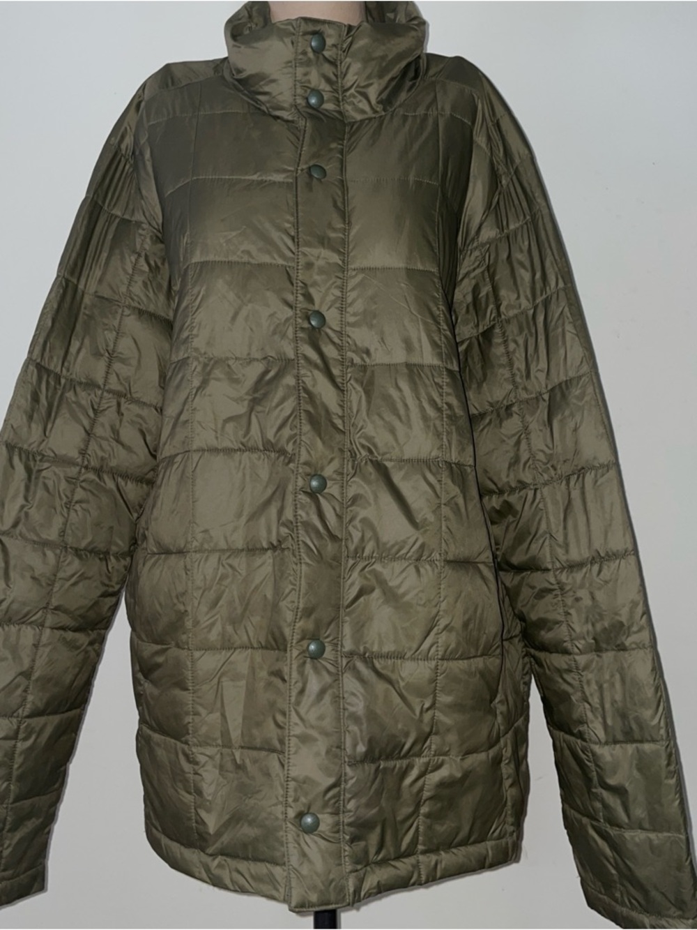 LL BEAN L REG. Olive Green ultra lightweight puffer snap-button NYLON jacket